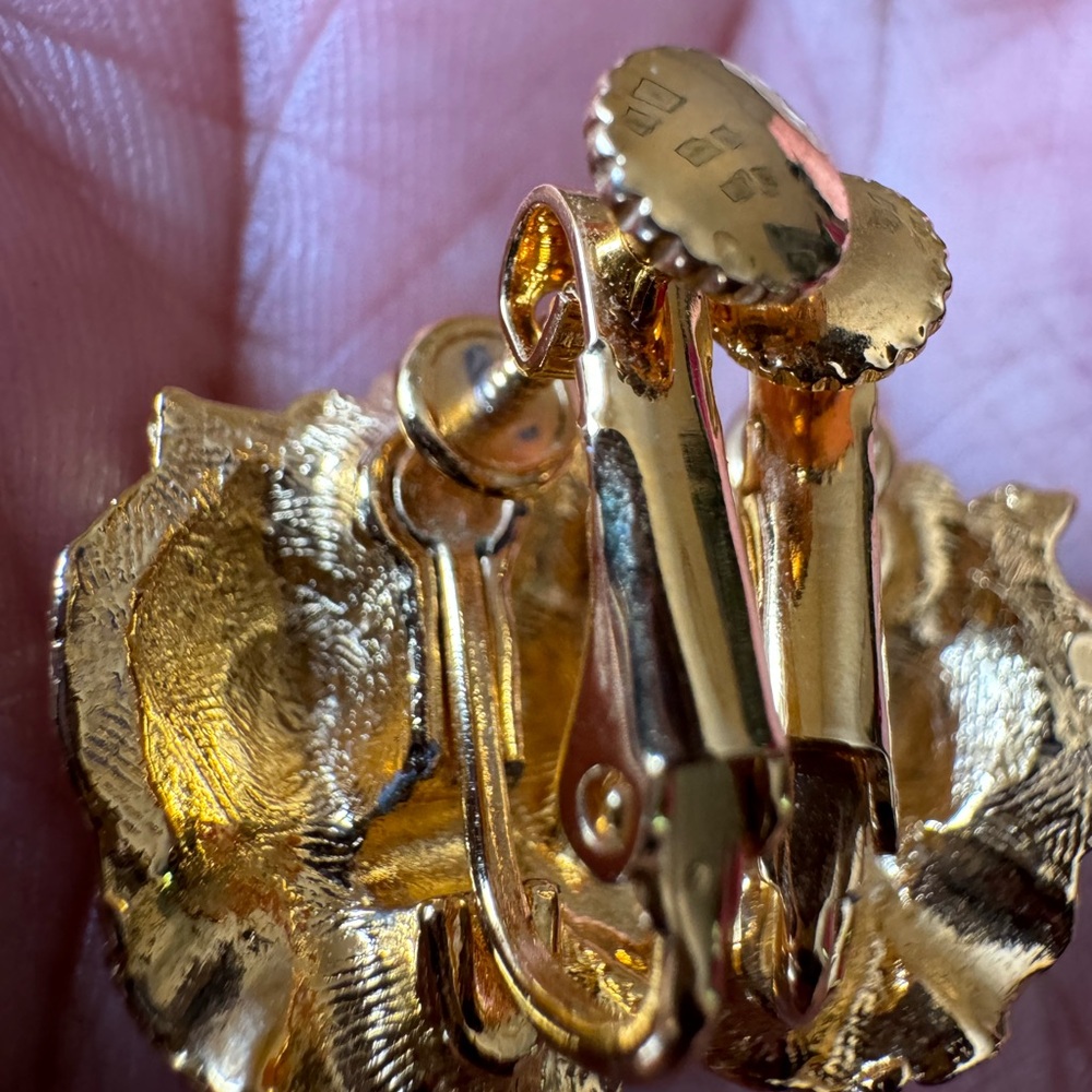 Vintage Gold-Tone Large Cat Lion Head Mane Clip On Back Earrings Statement 80s - Picture 4 of 5